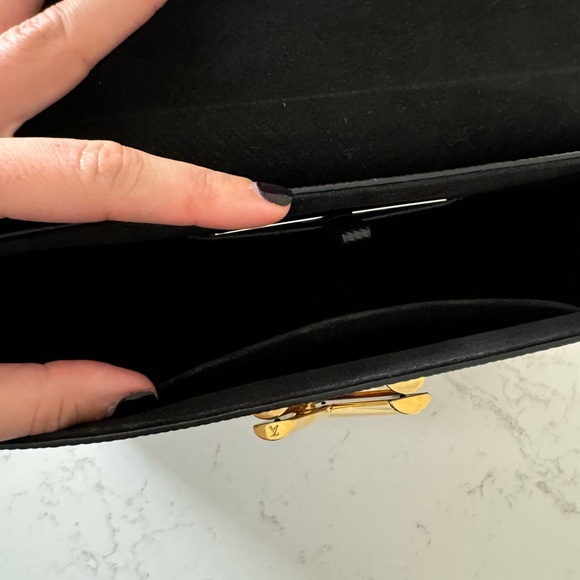 Louis Vuitton Twist MM - Picture 9 of 16